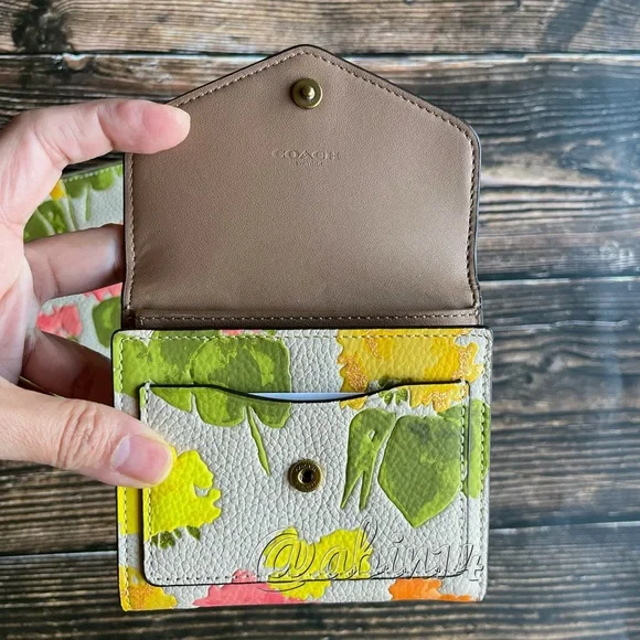 NWT Coach Wyn Leather Wallet with Floral Print - Picture 3 of 4
